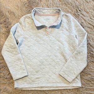Vineyard Vines 🐳 Girls Light Gray Quilted Top